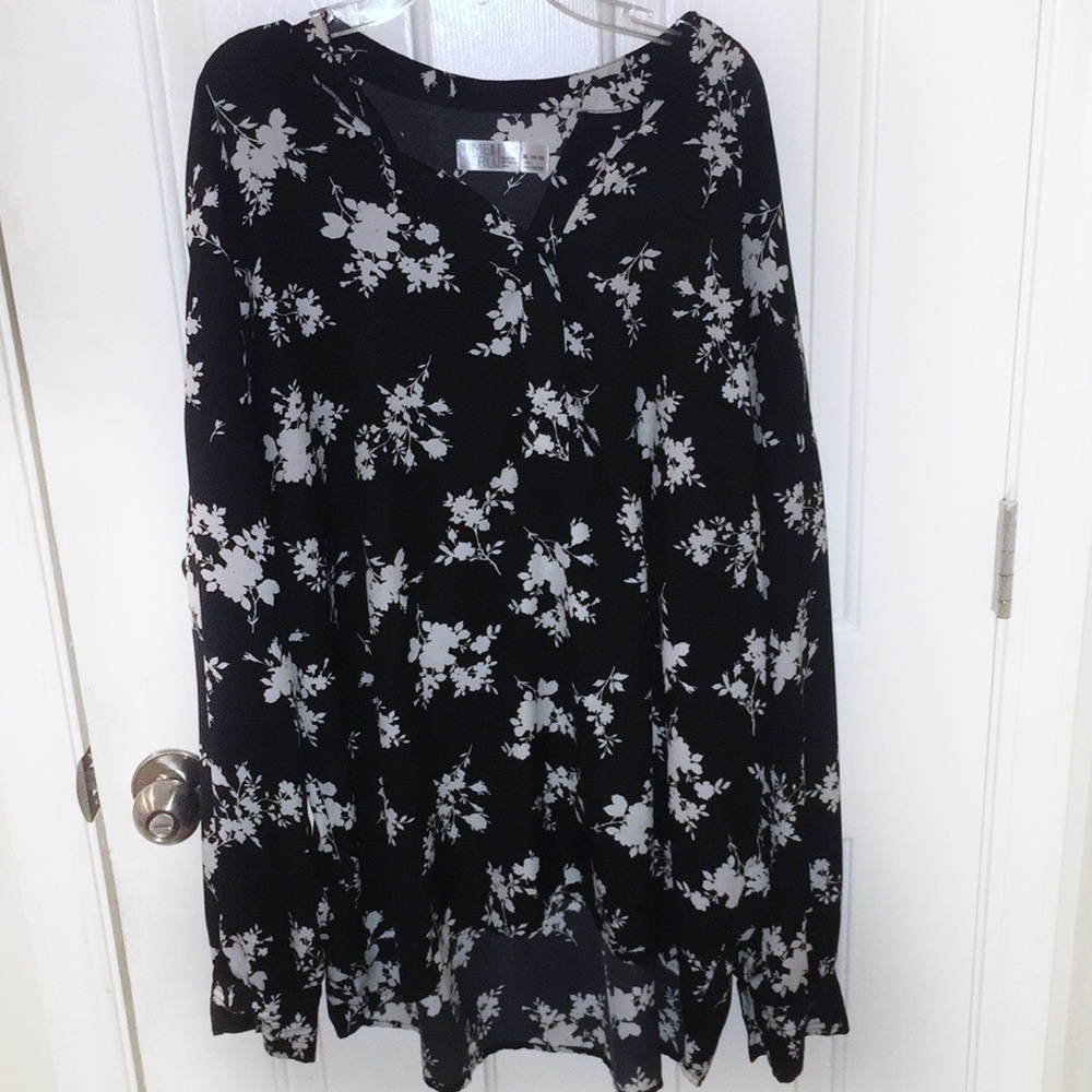 Tunic style flower blouse - Picture 2 of 9
